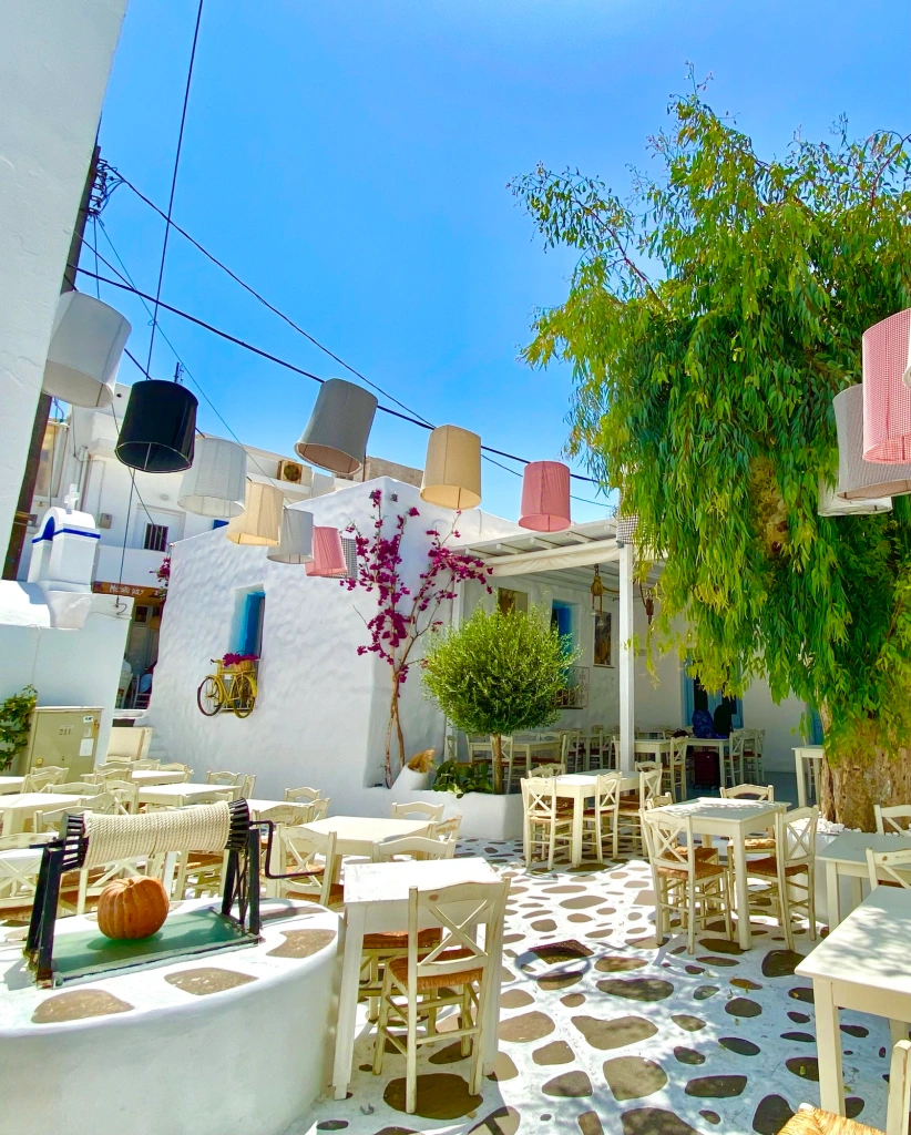 DISCOVER STUNNING NAXOS ISLAND IN GREECE WITH MY COMPACT TRAVEL GUIDE